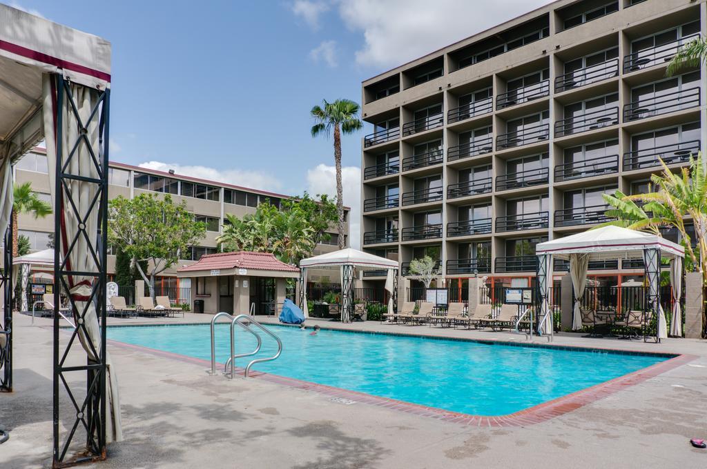 Howard Johnson by Wyndham Fullerton/Anaheim Conference Cntr Exterior foto